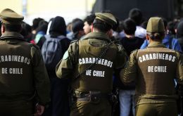 Posteriormente, en la 51° Comisaría, el resto de los indagados ”golpearon al ofendido mientras lo mantenían en el suelo junto a los baños de dicha unidad