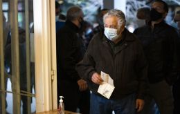 El ex presidente Pepe Mujica (2010-2015) dijo que Uruguay tuvo “la oportunidad de empezar a vacunar hace tres meses y la dejamos pasar porque estábamos confiados o por razones ideológicas”