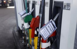 YPF aplicó el lunes un aumento promedio del 3% 